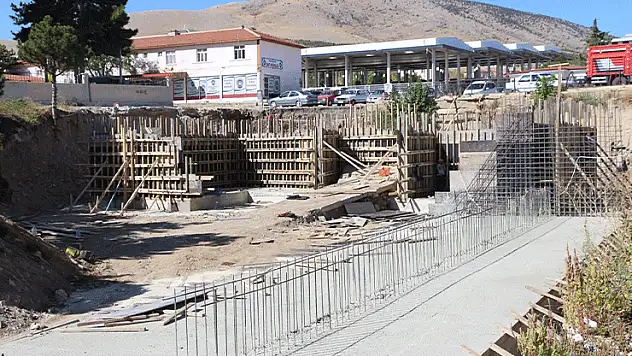 Yunak'ta Balıkçılar Köprüsü yenileniyor