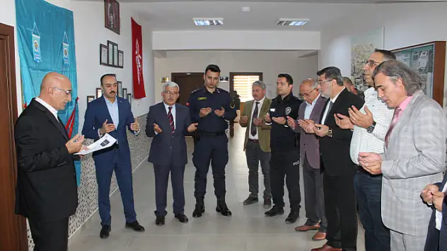 Yunak'ta şehitleri anma programı düzenlendi
