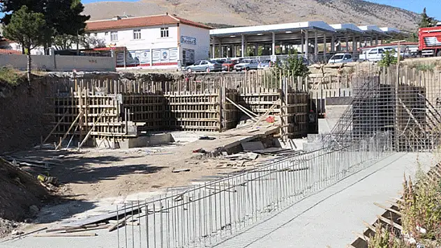 Yunak'ta yıkılan Balıkçılar Köprüsü yeniden yapılıyor