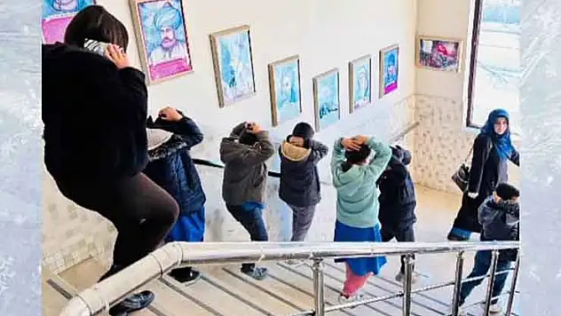 Yunak'taki okullarda deprem tahliye tatbikatı gerçekleştirildi