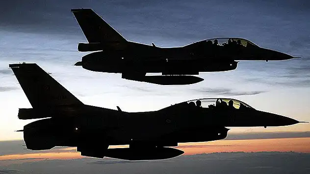 Yunan jetleri uluslararası hava sahasında Türk-F-16'larını taciz etti