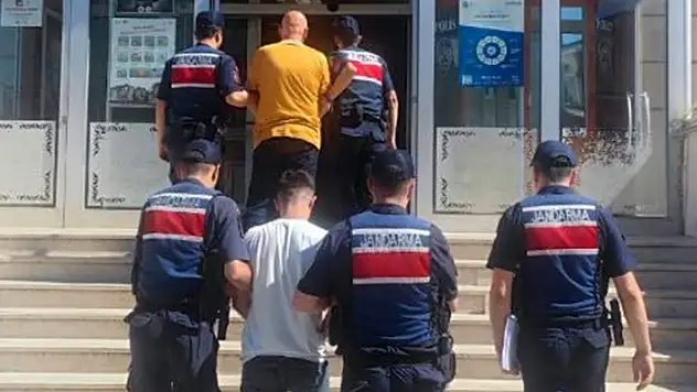 Yunanistan'a kaçarken yakalanan 3 FETÖ şüphelisi tutuklandı
