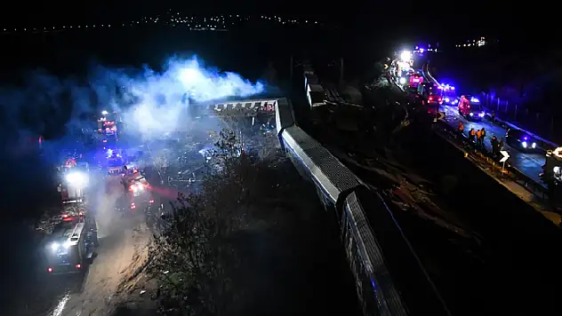 Yunanistan'da tren kazasında 29 kişi hayatını kaybetti
