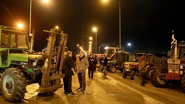 Yunanistan'da eylem yapan çiftçiler bugün Selanik-Atina yolunu kapatma kararı aldı