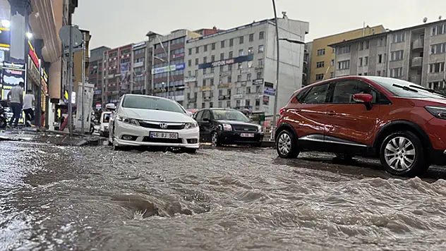 Yurdun kuzeydoğu kesimlerinde bugün kuvvetli sağanak bekleniyor
