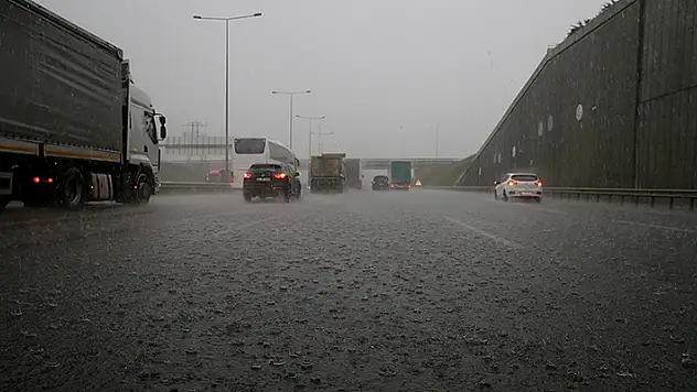 Yurdun kuzeydoğu kesimlerindeki bazı iller için kuvvetli sağanak uyarısı
