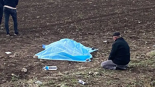 Yürek dağlayan kare! Kızının cesedinin başında göz yaşlarına boğuldu