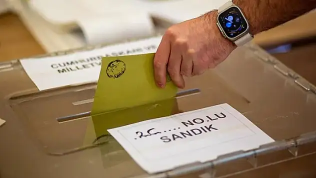 Yurt dışı ve gümrüklerde şu ana kadar yaklaşık 1 milyon 600 bin seçmen oy kullandı
