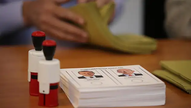 Yurt dışına kayıtlı seçmenler oy vermeye başladı