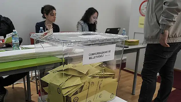 Yurt dışındaki yaklaşık 700 bin seçmen 14 Mayıs seçimleri için oy kullandı
