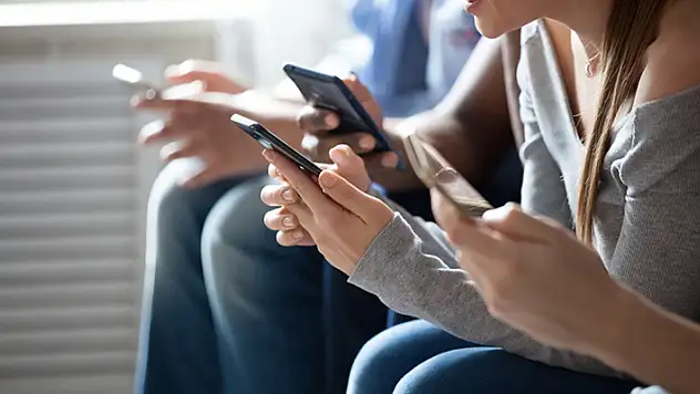 Yurt dışından getirilen cep telefonları için kayıtsız kullanım süresi uzatıldı
