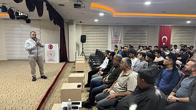 Yurtkur'dan Konyalı öğrencilere konferans