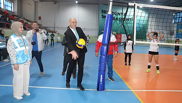 Yurtlararası Voleybol turnuvası sürüyor