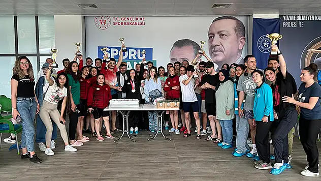 Yurtlararası yüzme heyecanı sona erdi