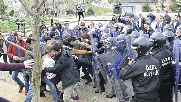 Yürüyüşe katılan üniversite öğrencisine verilen kınama cezasına AYM 'ihlal' dedi

