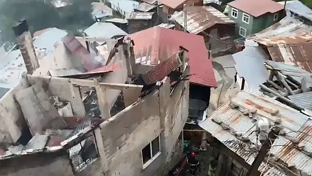 Yusufeli'nde yangın: 3 ev, 3 ahır ve samanlık küle döndü
