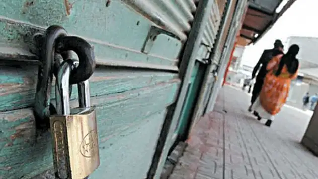 Yüz binlerce esnaf kepenk kapattı