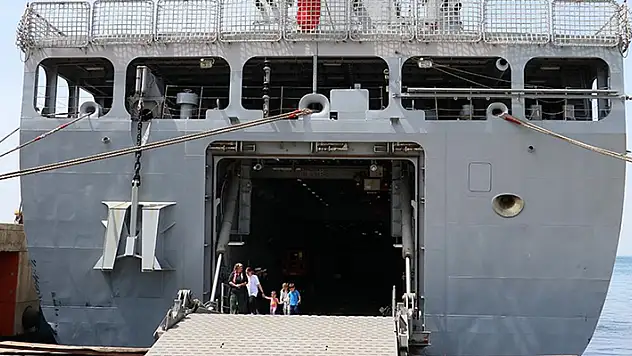 Yüzer hastane TCG Bayraktar'da 15 bin depremzedeye hizmet verildi
