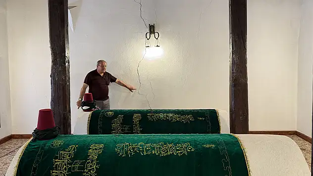Yüzey yarıkları Konya Ovası'nda yapılara da zarar veriyor
