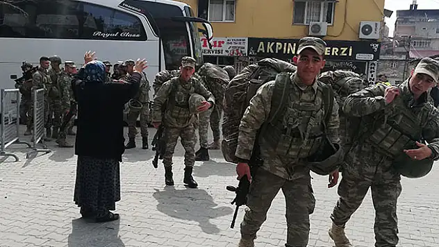 Yüzlerce komando sınıra gönderilmek üzere Hatay'da