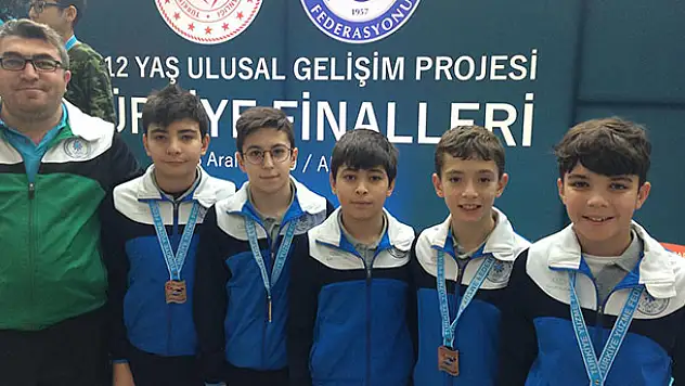 Yüzmede Selçuklu rüzgarı