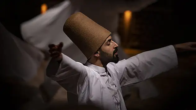 Yüzyıllardır insanlığa ışık tutan düşünce insanı: Mevlana Celaleddin-i Rumi
