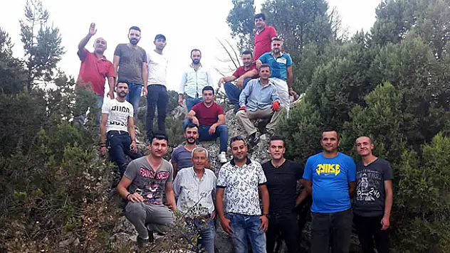 Zafer Bayramı'nı zirveye bayrak dikerek kutladılar