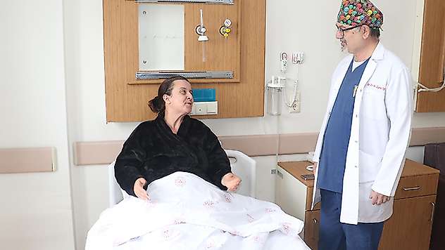 Zayıflamak için gittiği hastanede karnından 7 kiloluk kitle çıkarıldı

