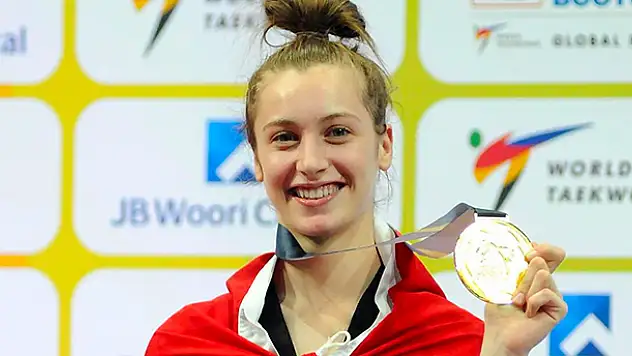 Zeliha Ağrıs'tan gümüş madalya