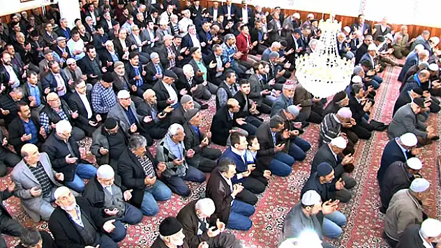 Zencirli'de yağmur duası için eller semaya açıldı