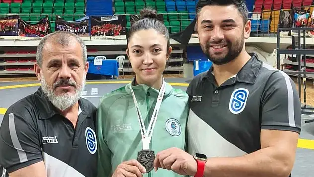 Zeynep Duru Kokoç'tan Türkiye ikinciliği