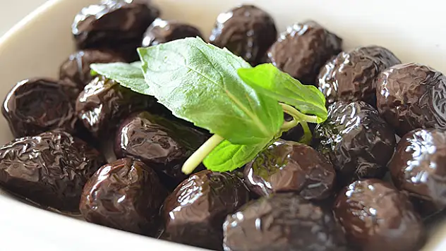 Zeytin çekirdeğini yutun!
