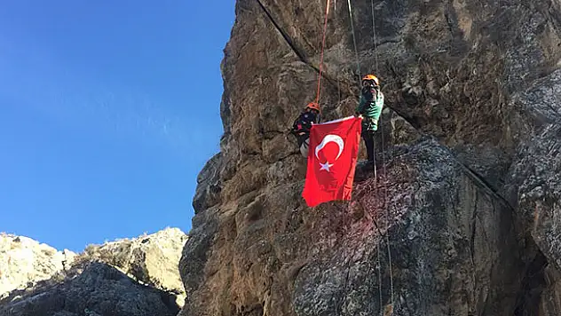 Zeytin Dalı operasyonuna destek için tırmandı