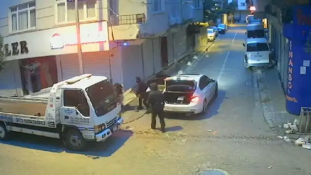 Zeytinburnu'nda atölyeden kasa çalan hırsızları komşular saksı atıp engelledi
