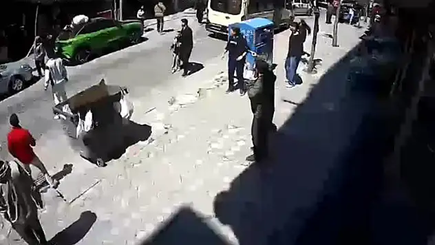 Zeytinburnu'nda deprem anında binanın 3'üncü katından atladı