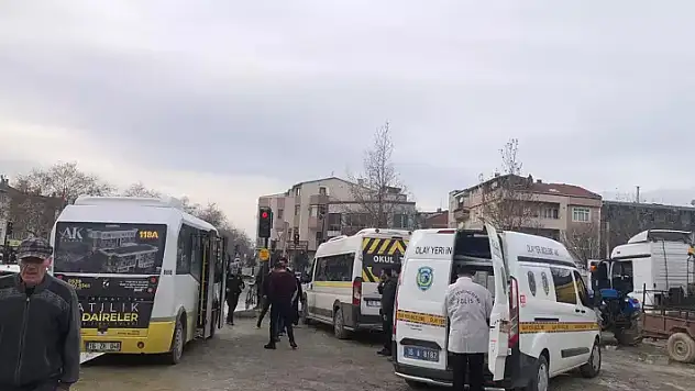 Zihinsel engelli çocuk, refakatçisi olmadığı için kendisini otobüsten indiren şoförü bıçakladı
