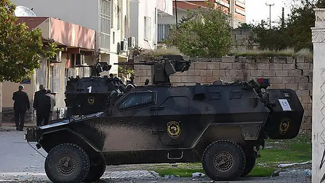Zırhlı araca saldırı: 6 polis yaralandı