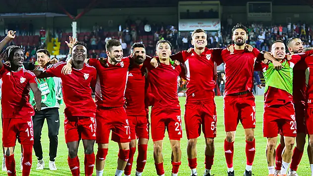 Zirveyi 4 takım paylaşıyor
