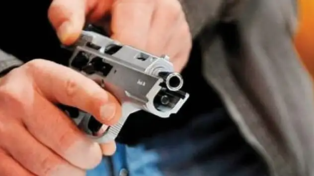 Ziyarete gittiği iş yerinde silahlı soygun girişimini önledi