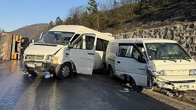 Zonguldak-Ankara kara yolundaki trafik kazalarında 10 kişi yaralandı