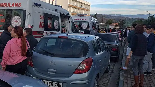 Zonguldak'ta 34 öğrenci gıda zehirlenmesi şüphesiyle hastaneye kaldırıldı
