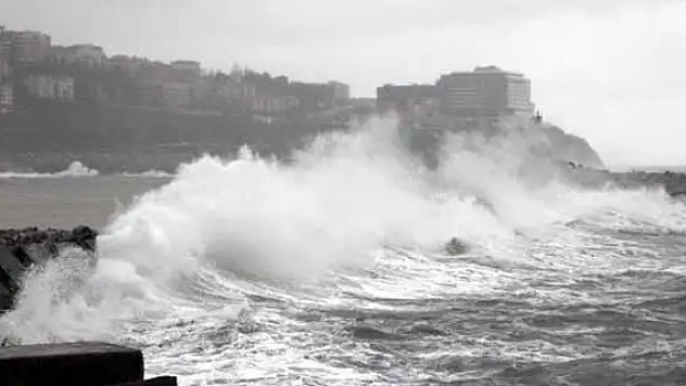 Zonguldak'ta dev dalgalar