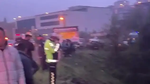 Zonguldak'ta otomobil dereye devrildi: 4 yaralı