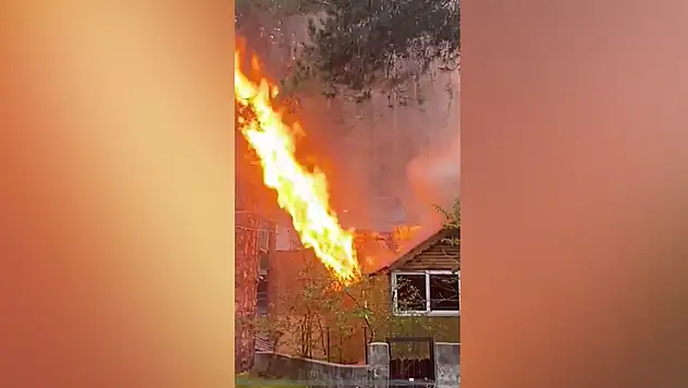 Zorkun Yaylası'nda yangın paniği: 3 ev tamamen, 1 ev ise kısmen yandı