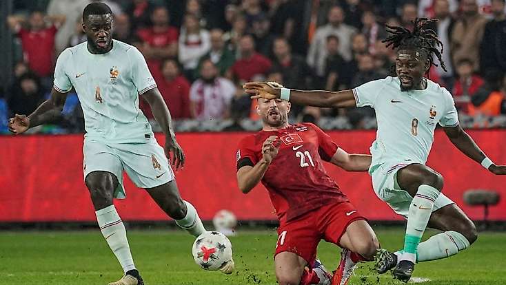 A Milliler, Fransa'ya mağlup oldu
