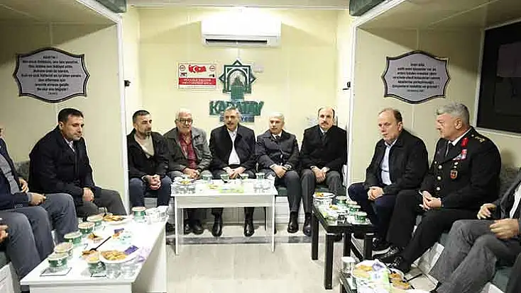 Bakan Çiftçi, Konya'da şehit Uzman Çavuş Akarsel'in ailesini ziyaret etti