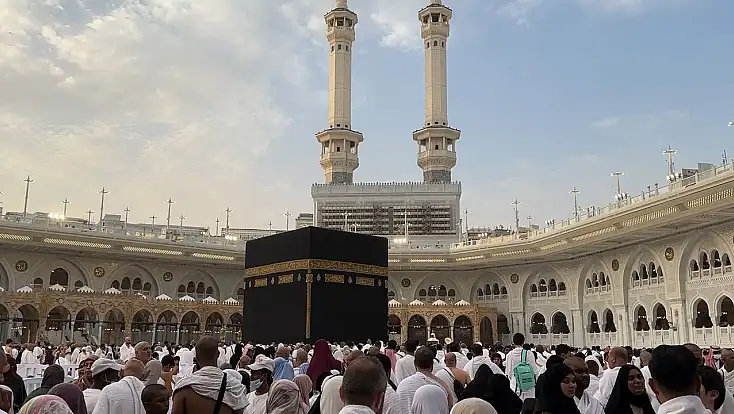 Umre Ödüllü Siyer Yarışmasının ilk kafilesi Konya'ya döndü