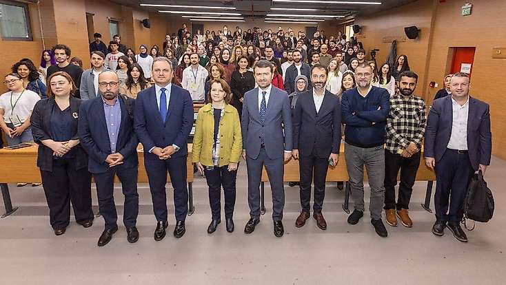 Çay: Habere güven azalıyor, dezenformasyon tırmanıyor