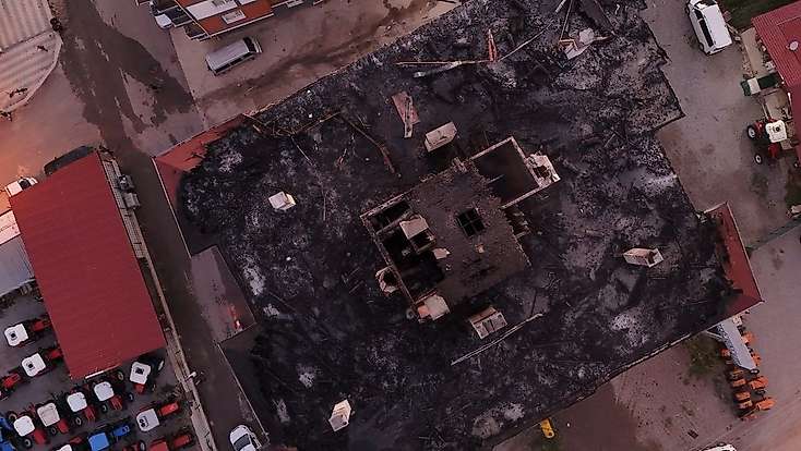 Konya'da 5 katlı apartman çatısı küle döndü