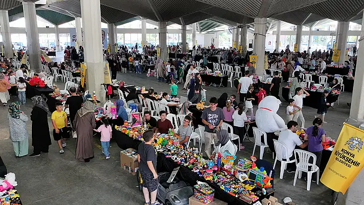 Konya'da çocuklar kendi tezgahını kurdu: 300 stantlık oyuncak pazarı